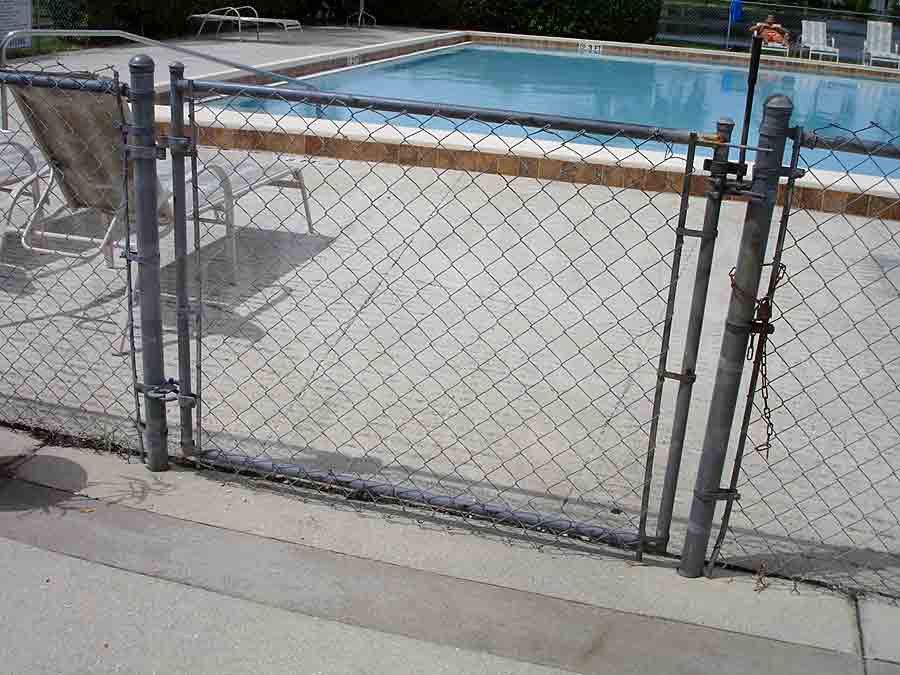 QUAIL ROOST Pool Gate